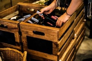 Comment démonter une caisse de vin ?