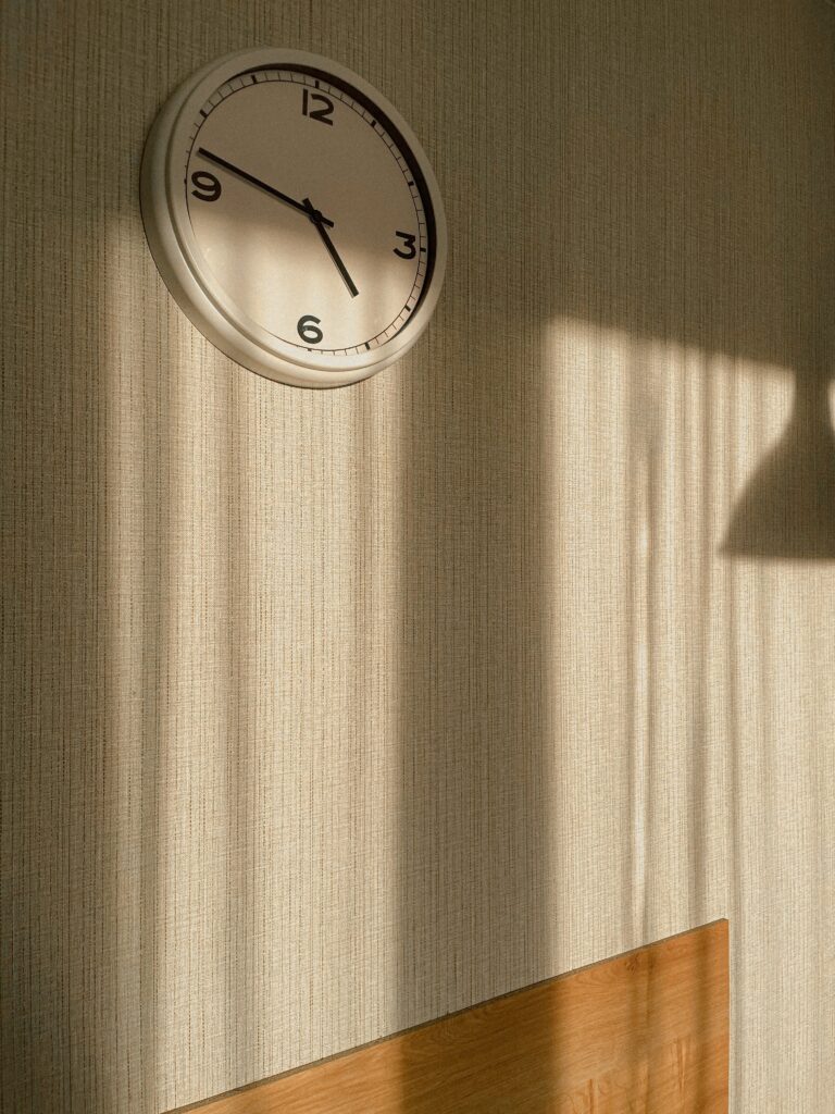 Donnez vie à votre intérieur avec des idées décoration pour l’horloge murale moderne