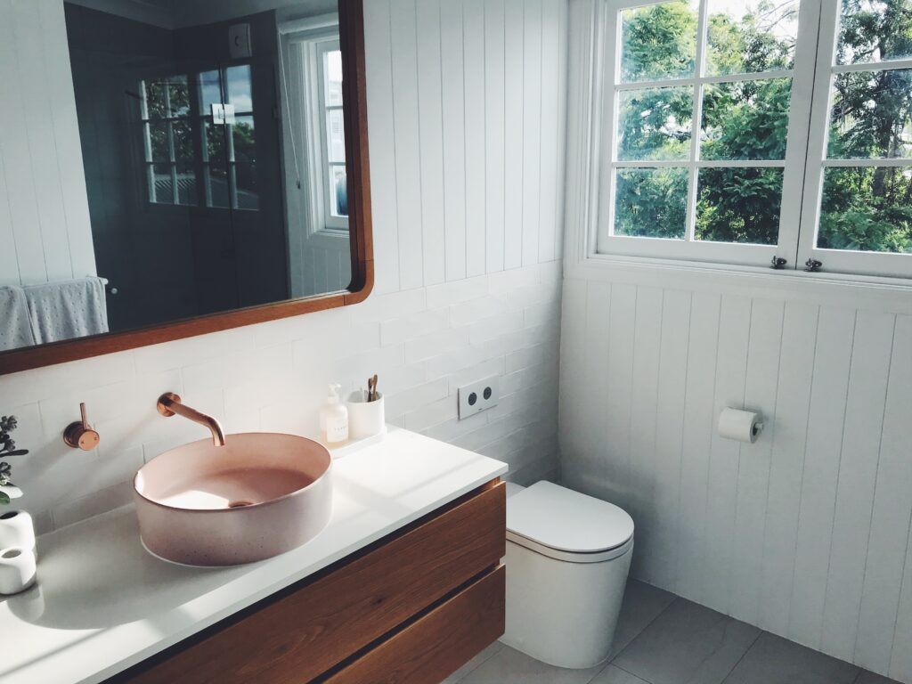 Comment choisir votre porte-serviette blanc mural : Astuces et recommandations pour votre salle de bain