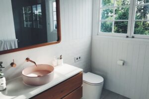 Comment choisir votre porte-serviette blanc mural : Astuces et recommandations pour votre salle de bain